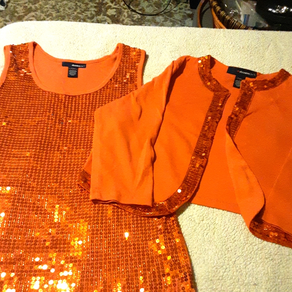 Womens sequinT w/matching cover